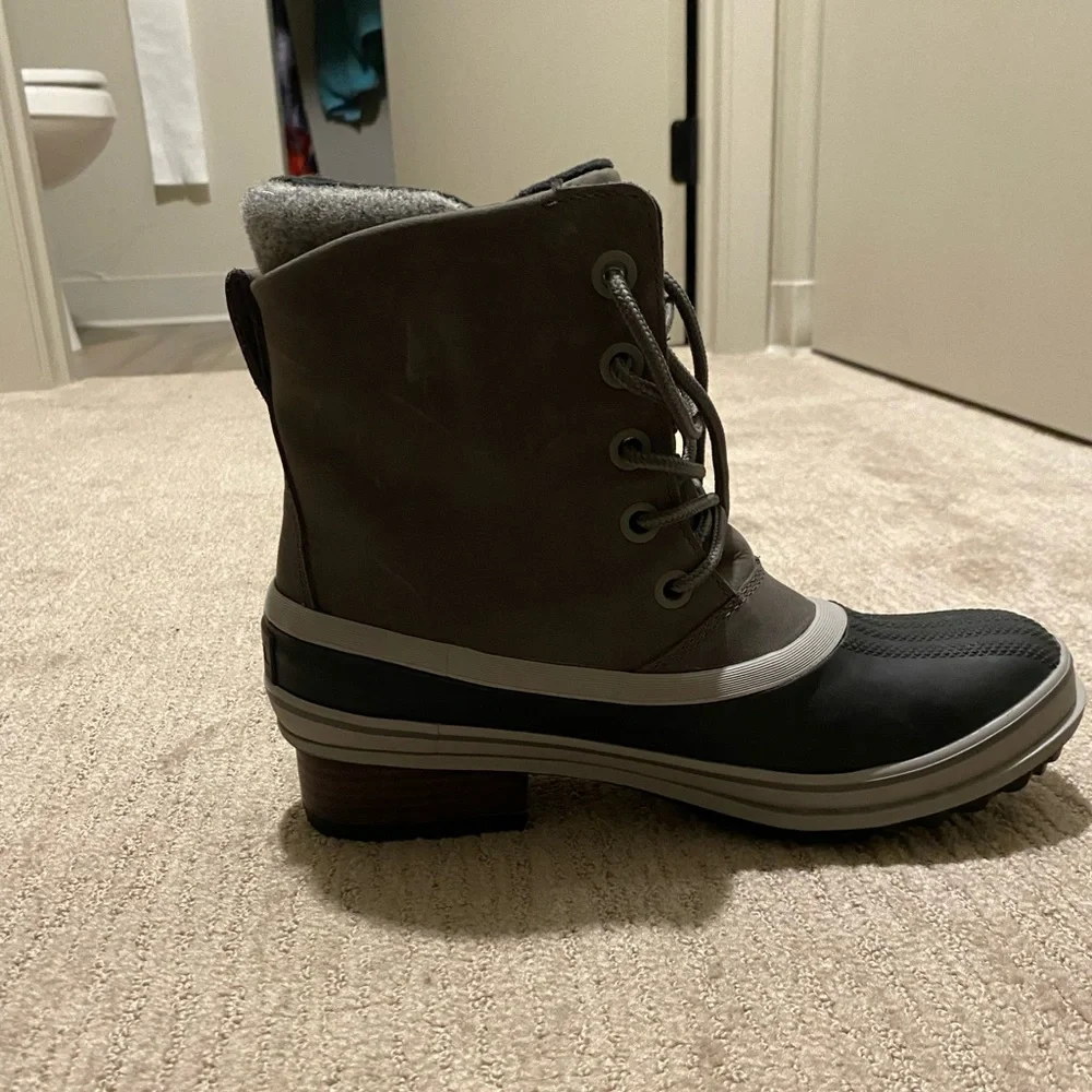Women’s Sorel Winter/Rain Boots - Picture 2 of 5